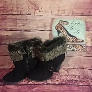 NWOT BLACK / FUR BOOTIES